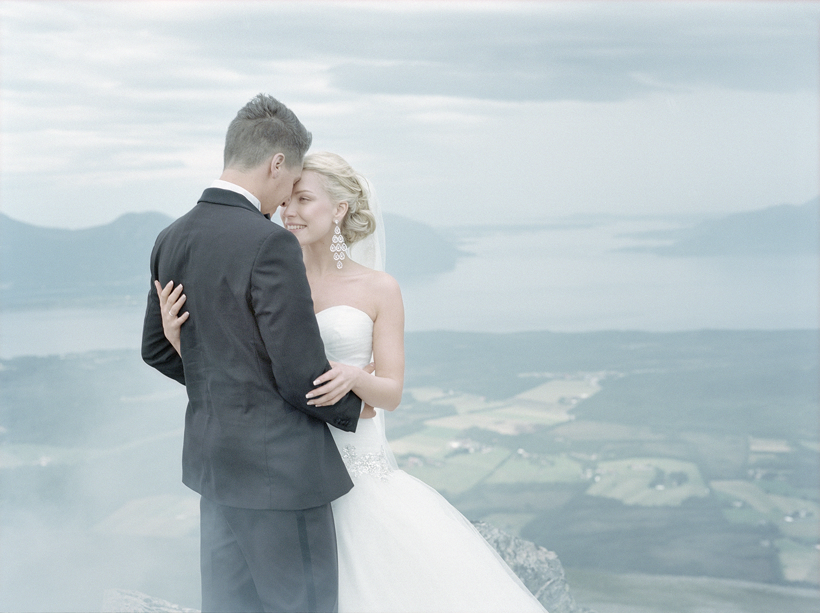 Veronika og Christoffer på fjellet Båten. FOTO: Erik Hattrem